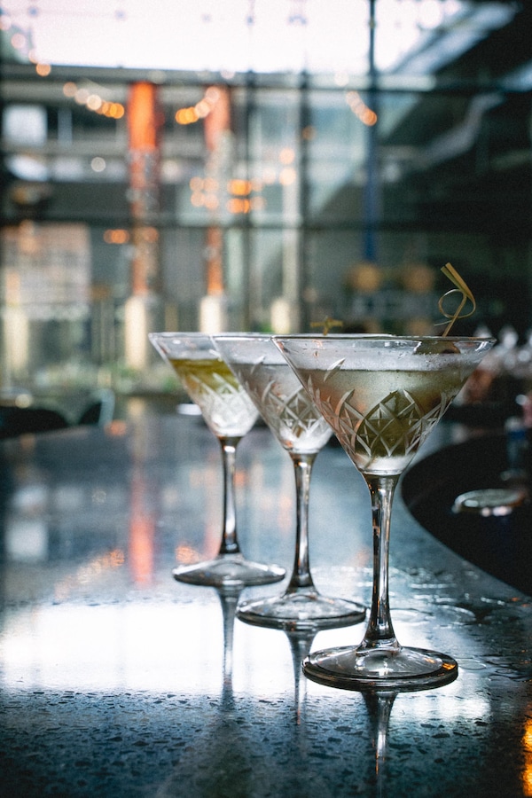 alcoholic drink, stemware, martini glass, drinkware, tableware, glass