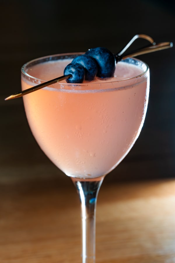 tableware, alcoholic drink, stemware, fruit, cocktail, classic cocktail