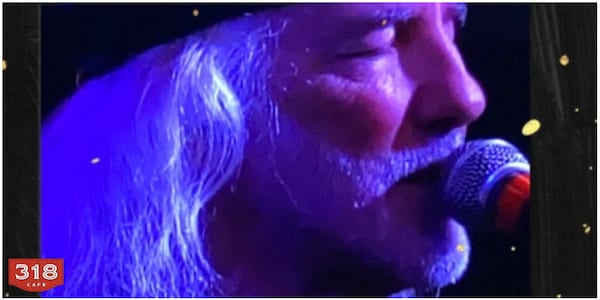 facial hair, entertainment, event, beard, artist, electronic device