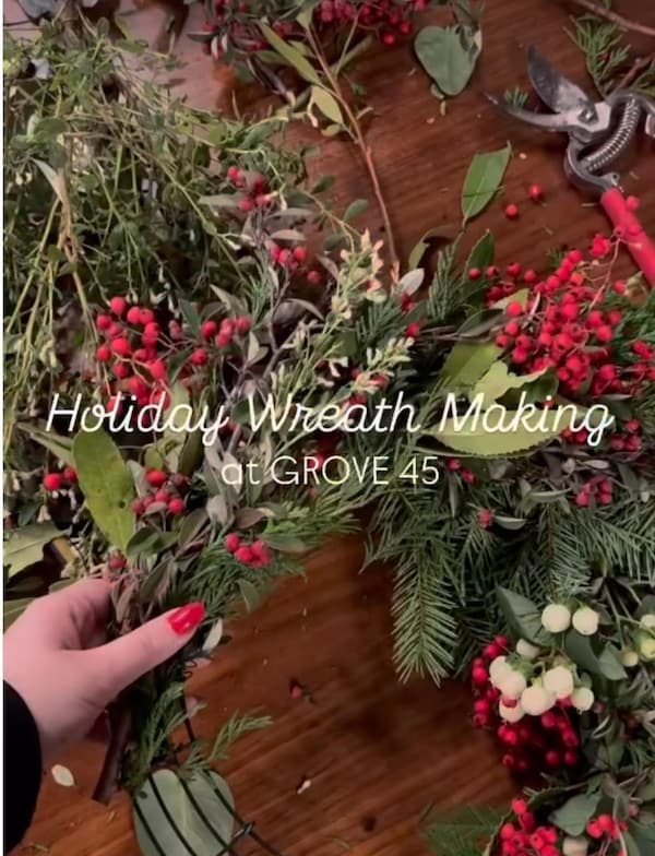 red, berry, natural material, flower arranging, flower bouquet, floristry