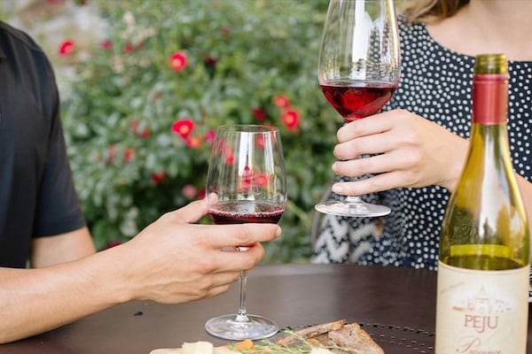 stemware, tableware, alcoholic drink, drinkware, wine glass, alcohol