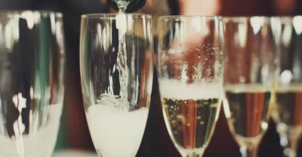 stemware, tableware, drinkware, alcoholic drink, barware, wine glass