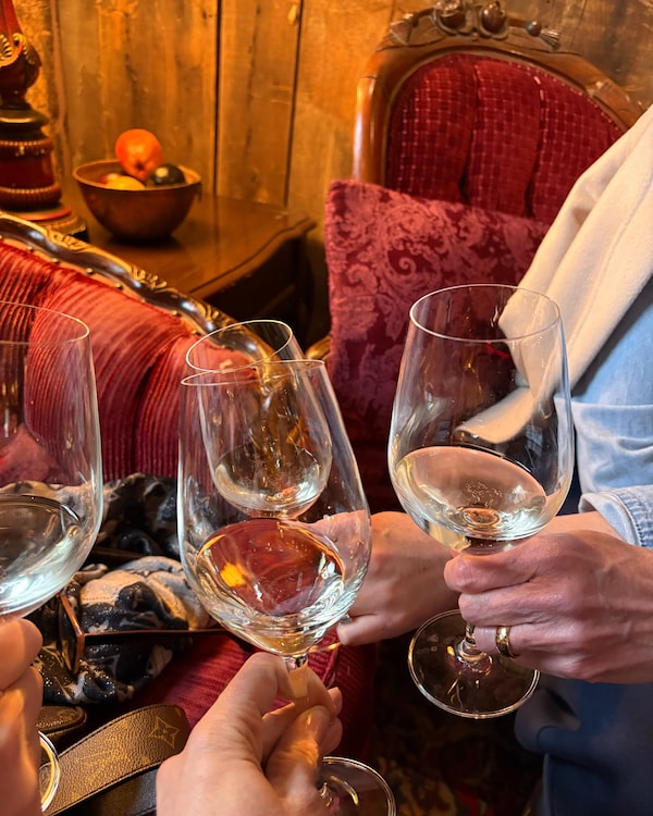 stemware, tableware, drinkware, wine glass, barware, alcoholic drink