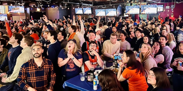 hair, head, crowd, t-shirt, hand, shirt