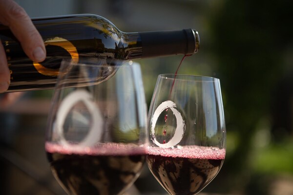 stemware, alcoholic drink, wine glass, alcohol, drinkware, wine