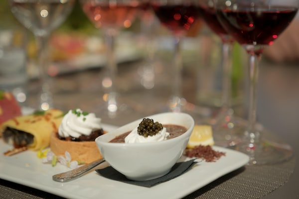 food, tableware, ingredient, serveware, dishware, stemware