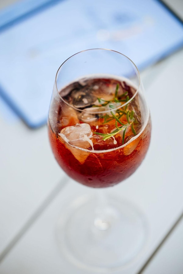 tableware, alcoholic drink, cocktail, liquor, campari, food