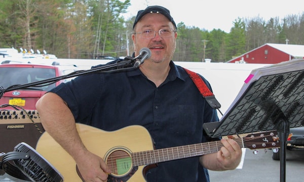 musical instrument, guitar, musician, microphone, string instrument, guitar accessory