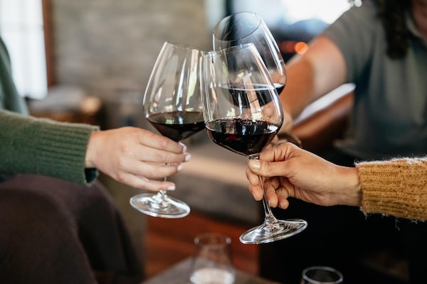 stemware, tableware, drinkware, wine glass, alcoholic drink, barware