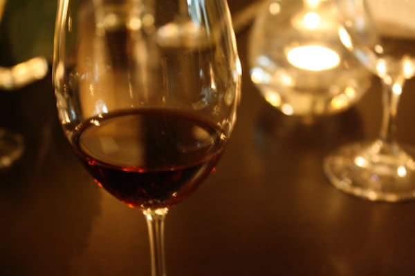 tableware, stemware, drinkware, wine glass, barware, fluid