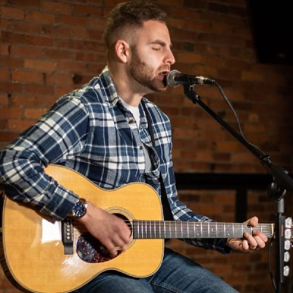 musical instrument, string instrument, plucked string instrument, chordophone, audio equipment, guitarist