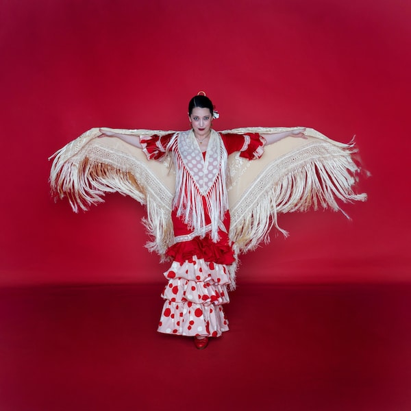 red, performing arts, entertainment, event, performance, performance art