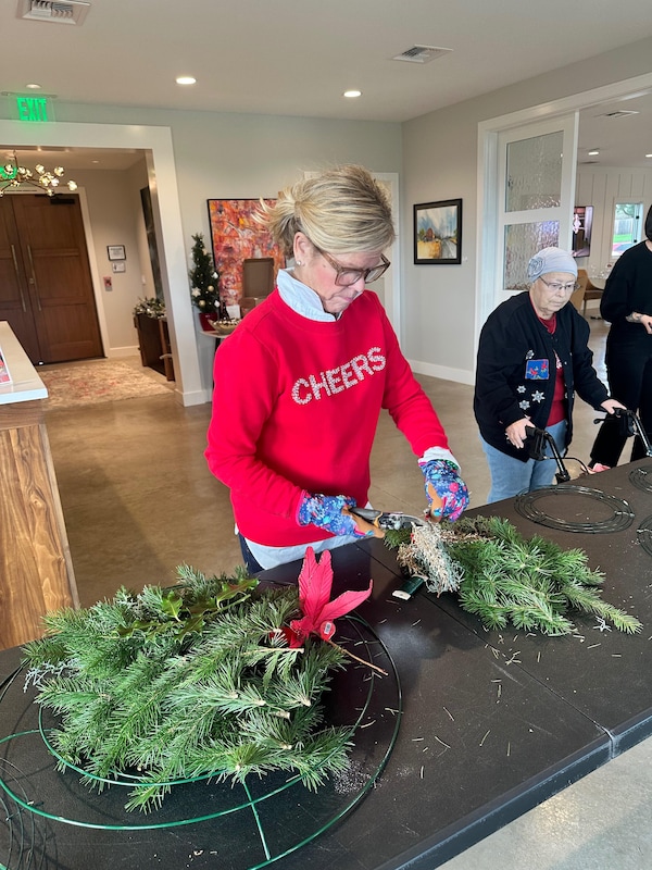 flower arranging, floristry, cut flowers, floral design, christmas day, wreath