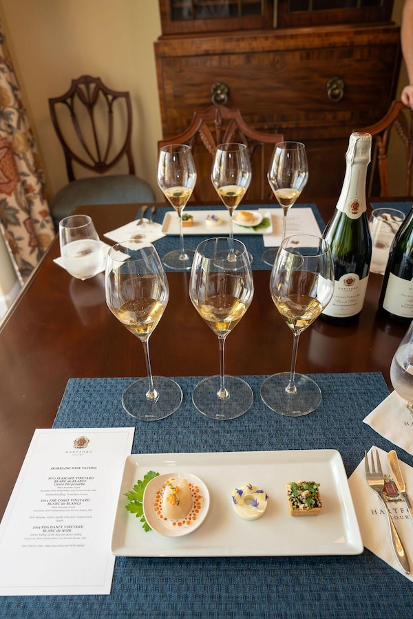 tableware, stemware, drinkware, table, furniture, barware