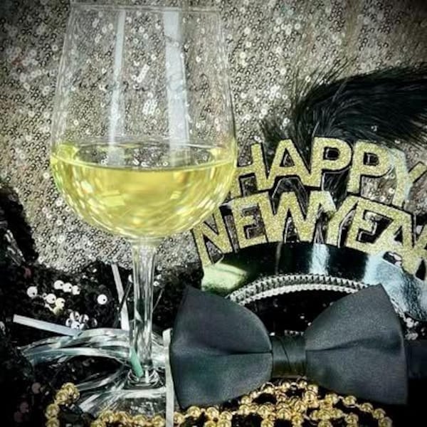 stemware, alcoholic drink, drinkware, wine glass, tableware, barware