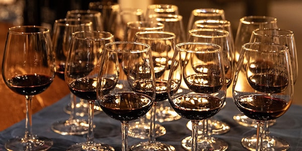 stemware, drinkware, alcoholic drink, tableware, barware, alcohol