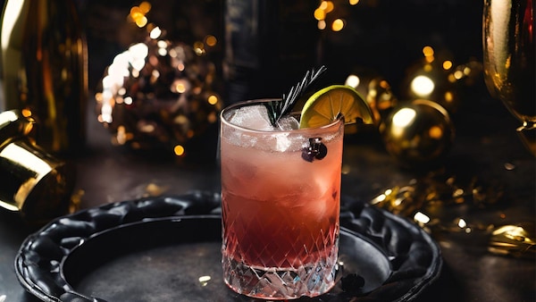 tableware, red russian, cocktail, ice cube, ingredient, drinkware