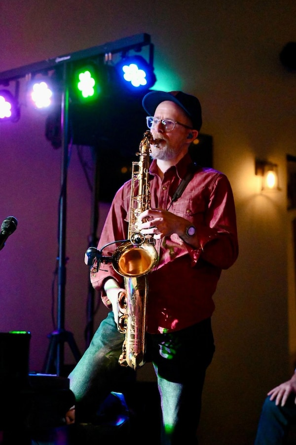 musical instrument, entertainment, music, brass instrument, saxophone, reed instrument