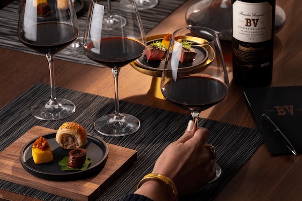 stemware, tableware, drinkware, wine glass, barware, champagne glass