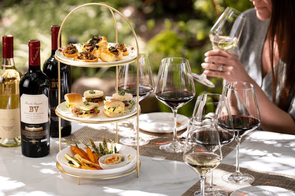 tableware, stemware, drinkware, wine glass, food, serveware