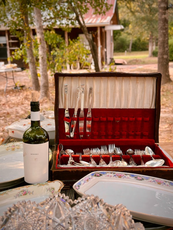 red, tableware, drinkware, tablecloth, stemware, cutlery