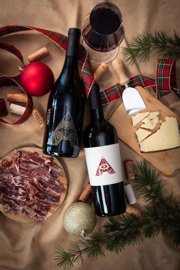 bottle, glass bottle, alcoholic drink, liquid, alcohol, wine bottle