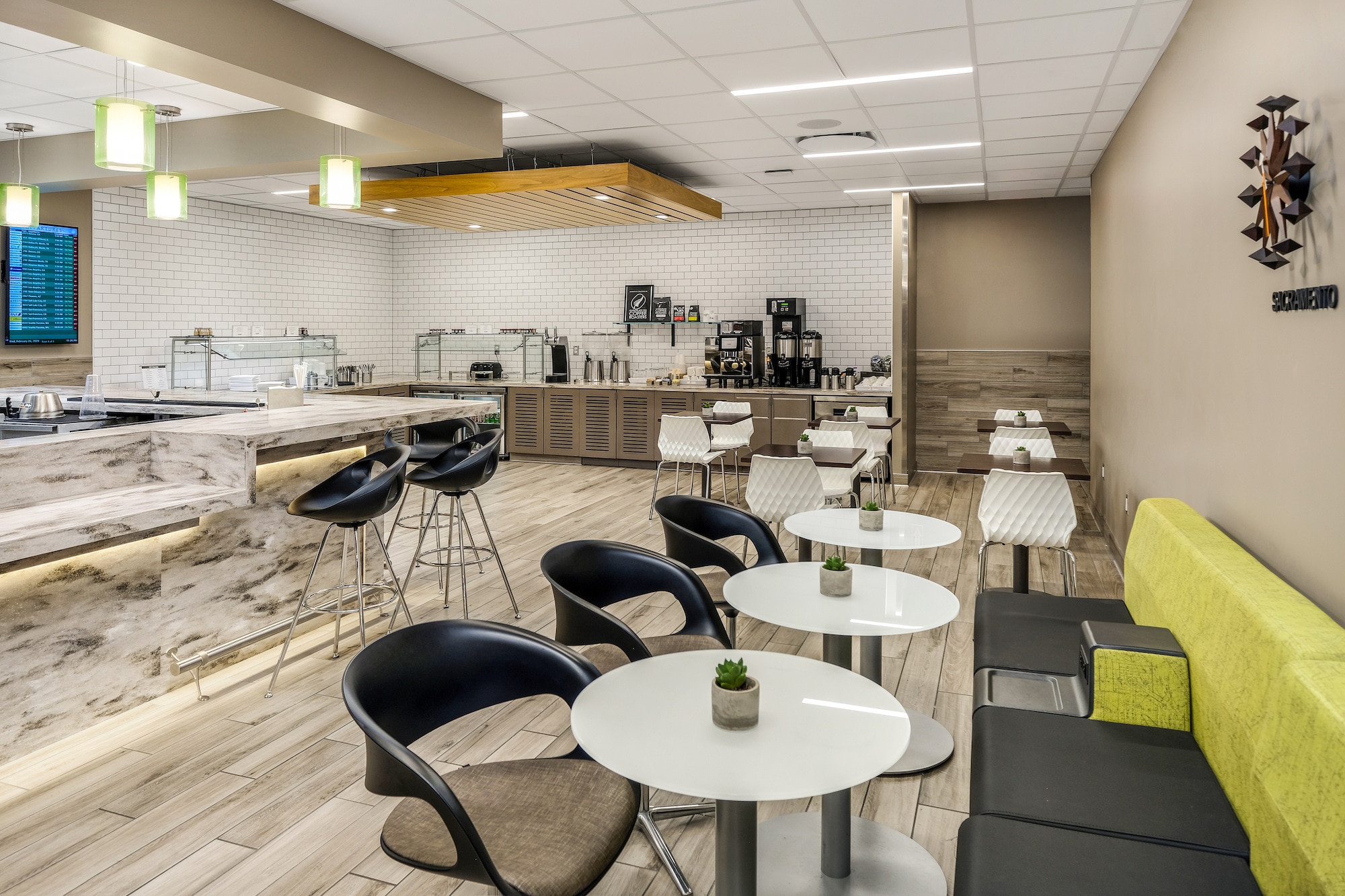 #4 of 5 images of Escape Lounges