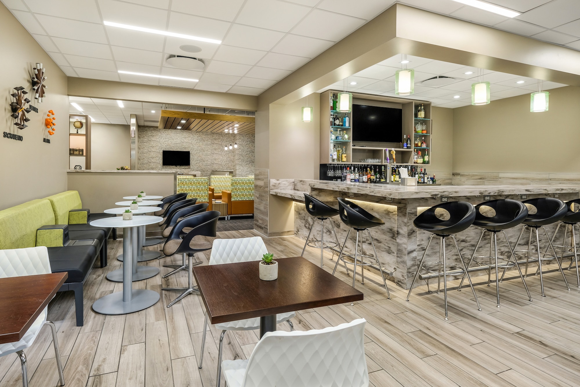 #2 of 5 images of Escape Lounges