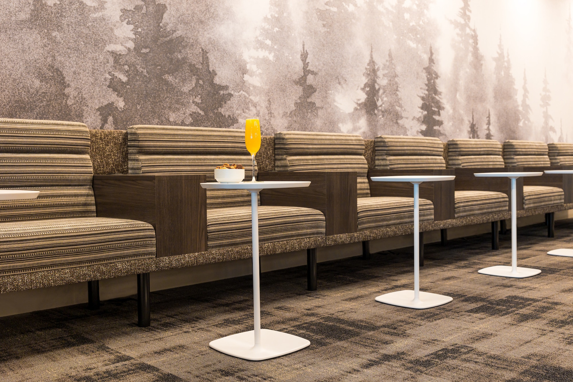 #2 of 5 images of Escape Lounges