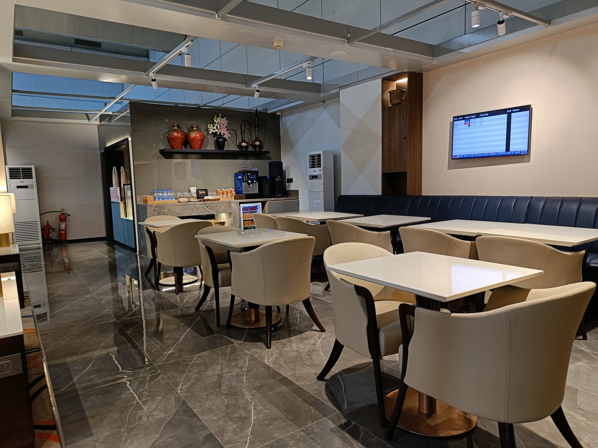 #5 of 5 images of Encalm Lounge