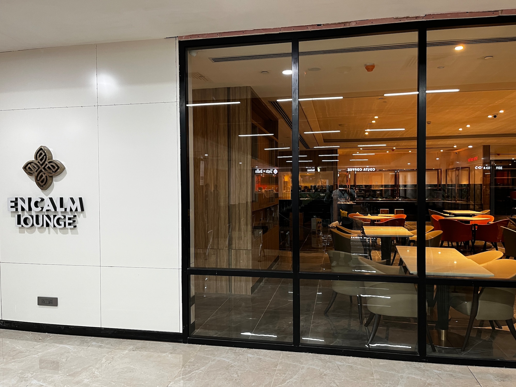 #4 of 5 images of Encalm Lounge