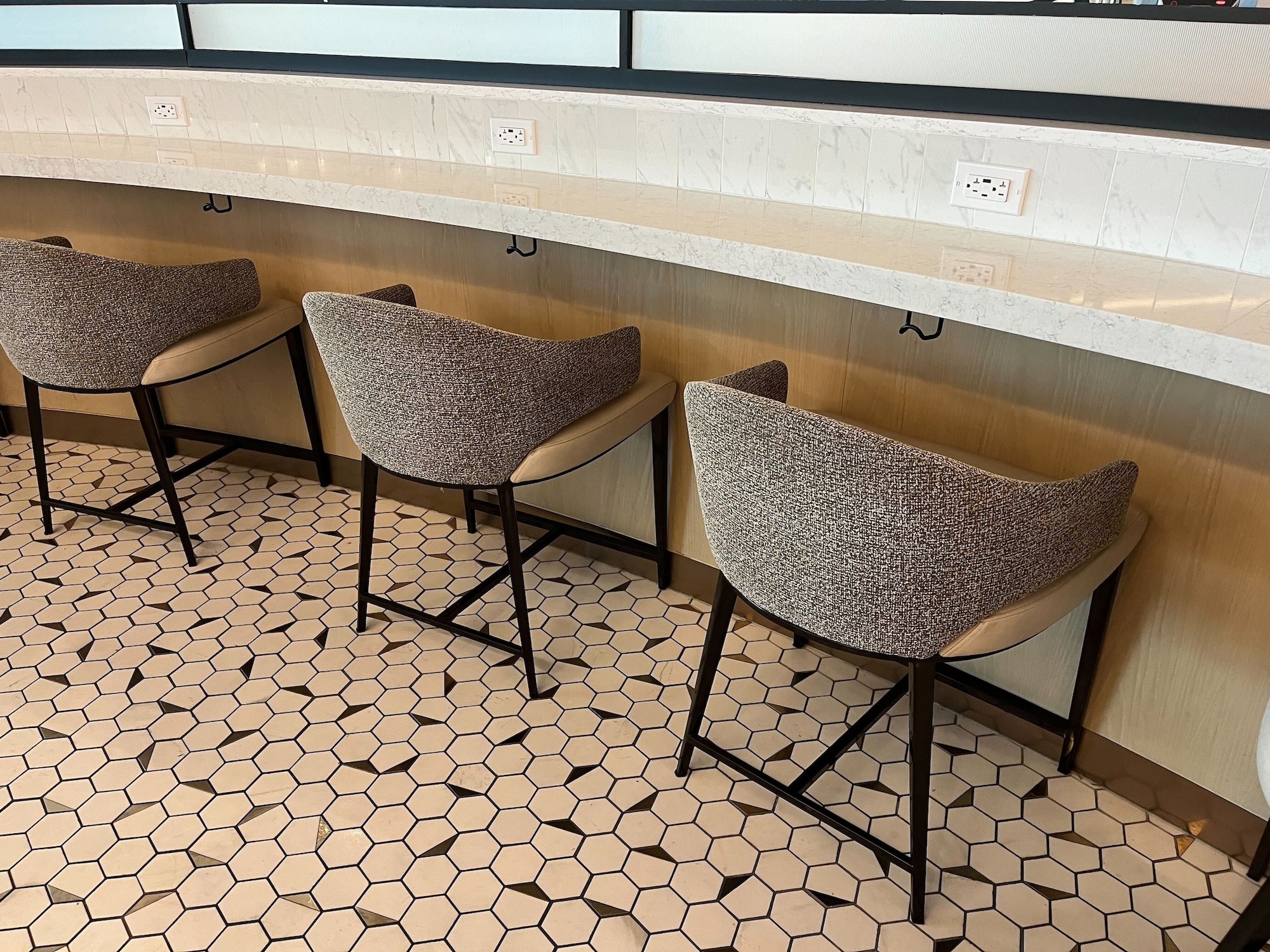 #5 of 5 images of Delta Sky Club (Concourse A)