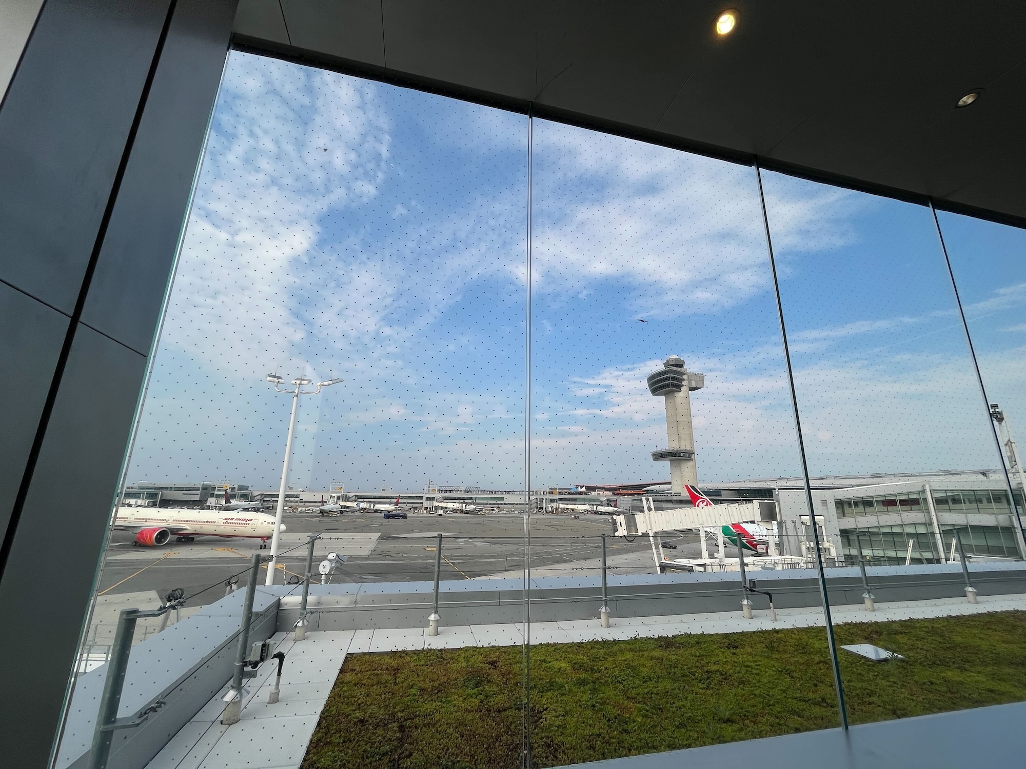 #1 of 5 images of Delta Sky Club (Concourse A)