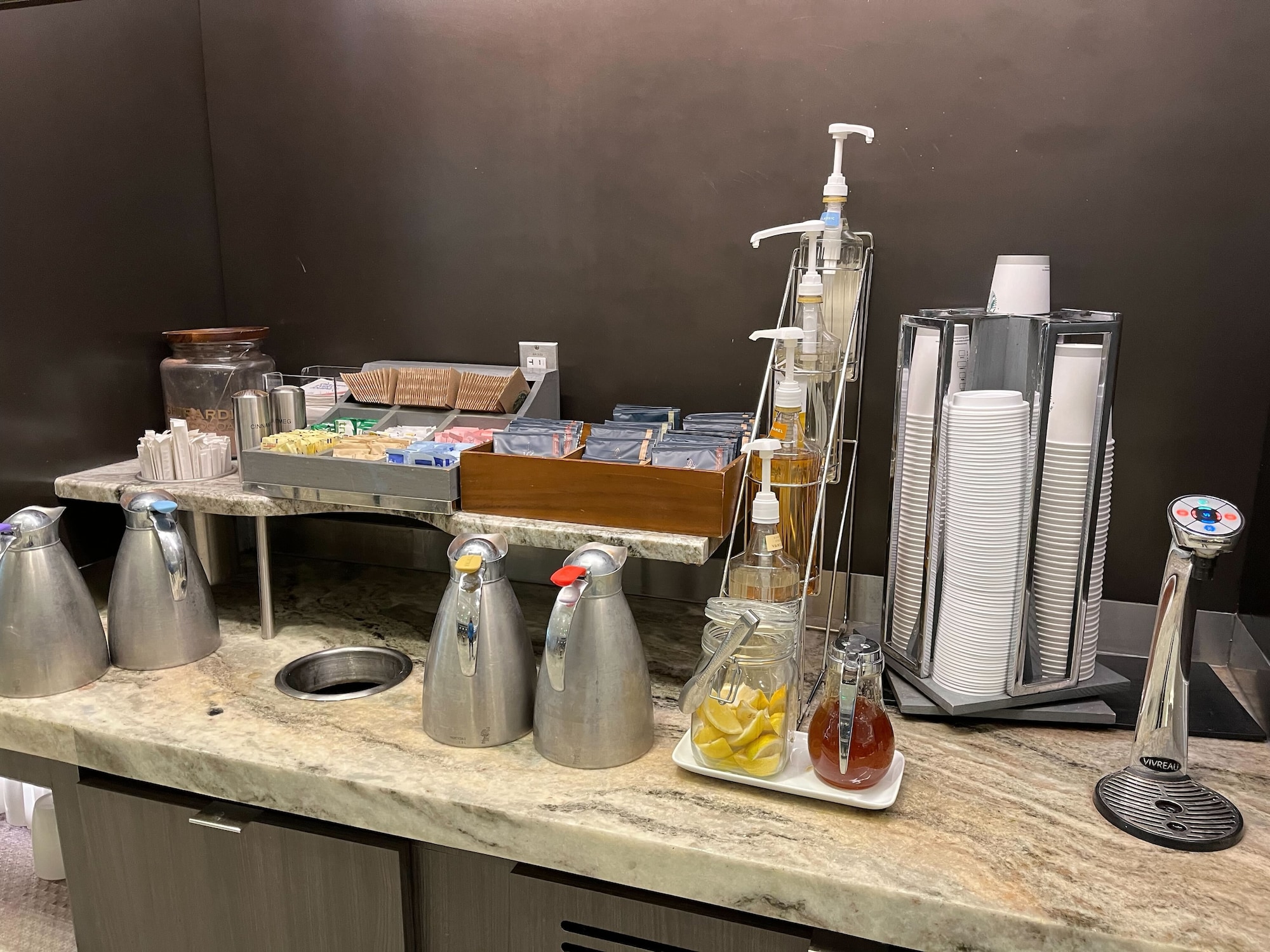#5 of 5 images of Delta Sky Club