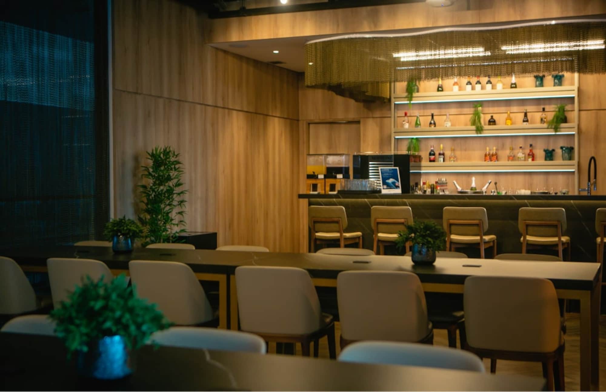 #1 of 1 images of W Premium Lounge - The Pier