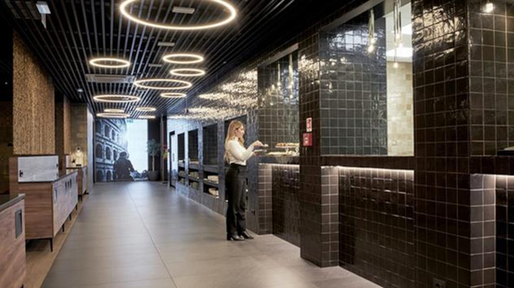 #2 of 5 images of Prima Vista Lounge - Portus
