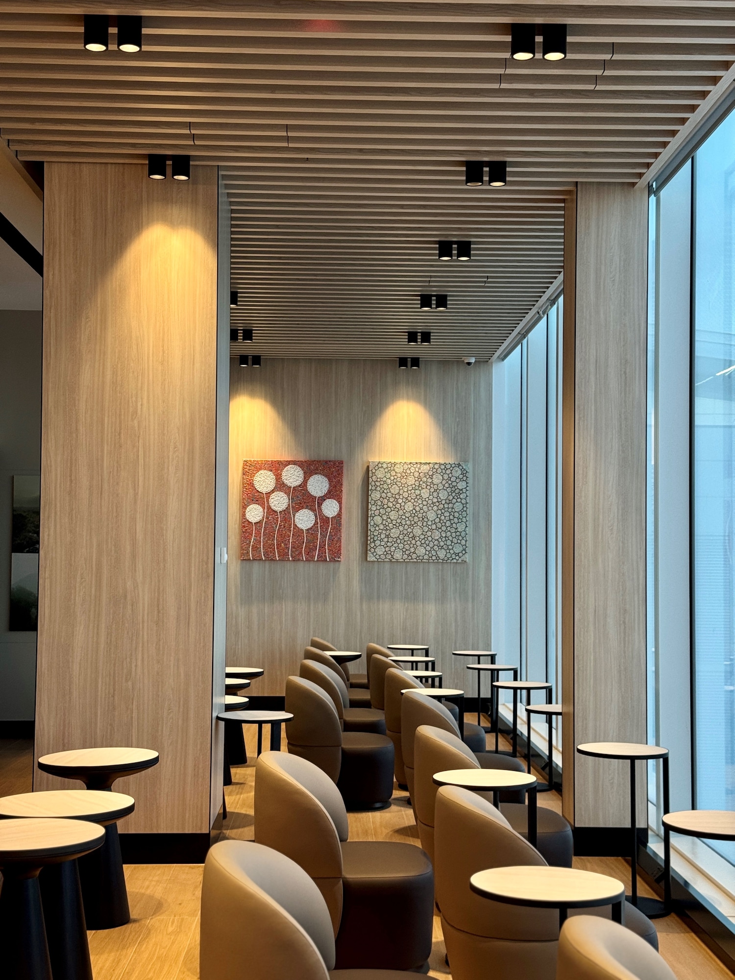 #2 of 3 images of Plaza Premium Lounge (Domestic Departures)