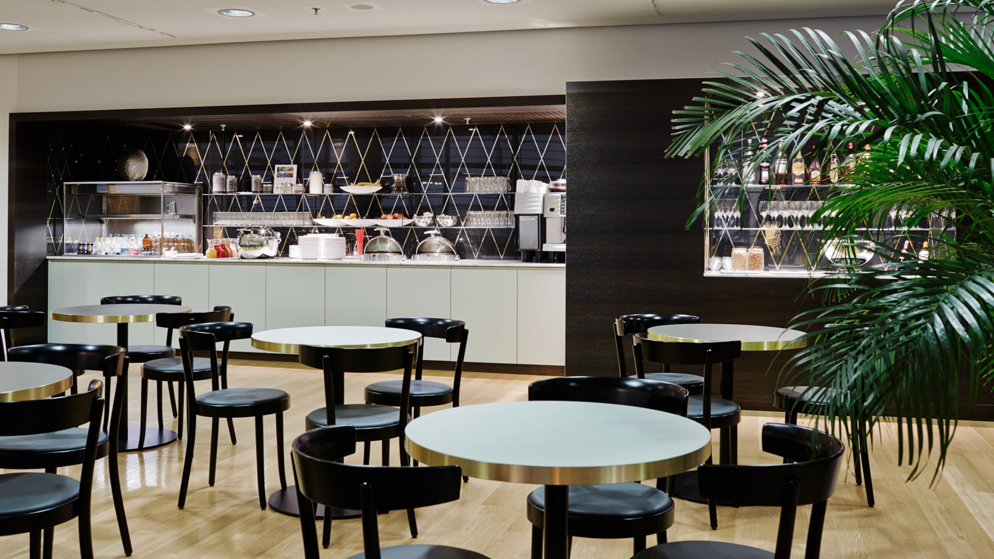 #4 of 5 images of Aspire Lounge