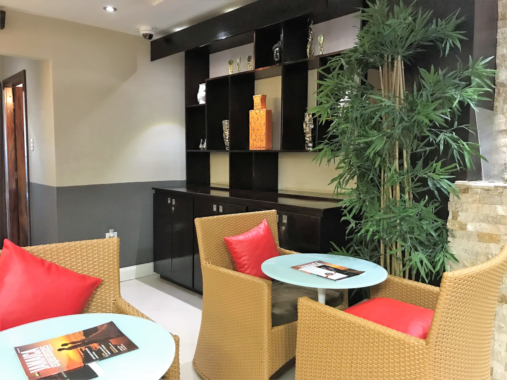 #3 of 5 images of Club Mobay Arrivals Lounge