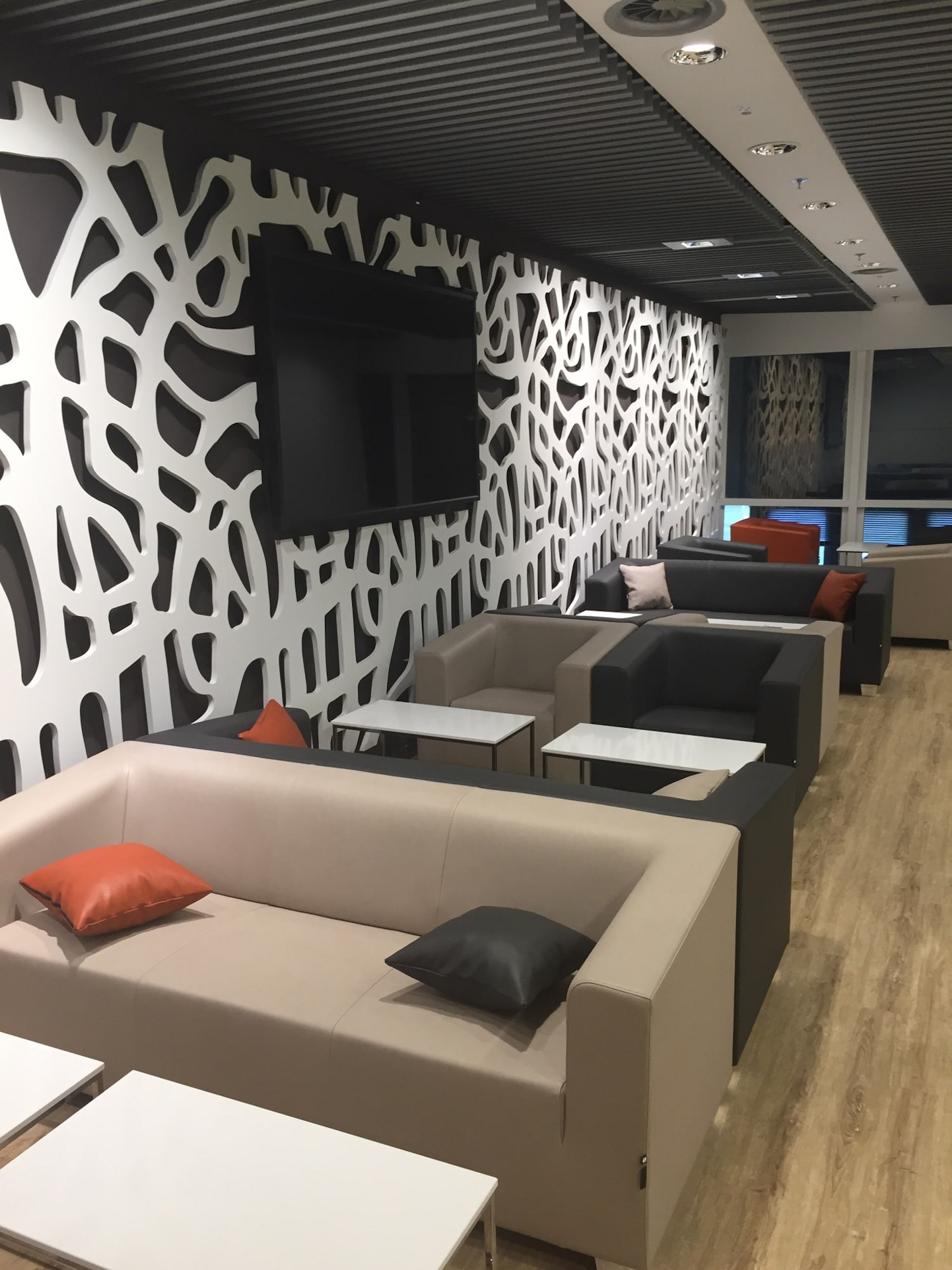 #5 of 5 images of DUS Open Sky Lounge