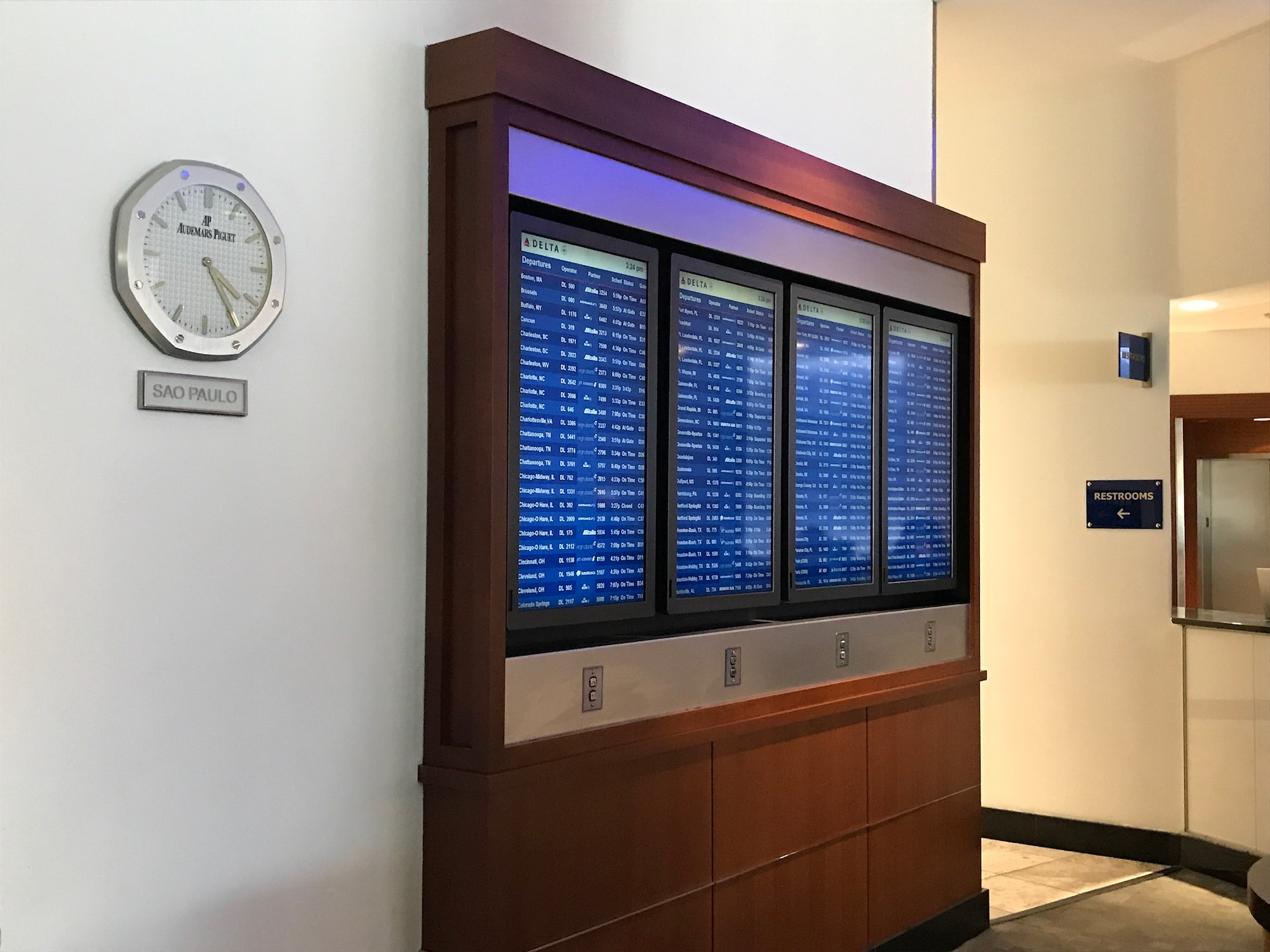 #2 of 5 images of Delta Sky Club (Gate A17)