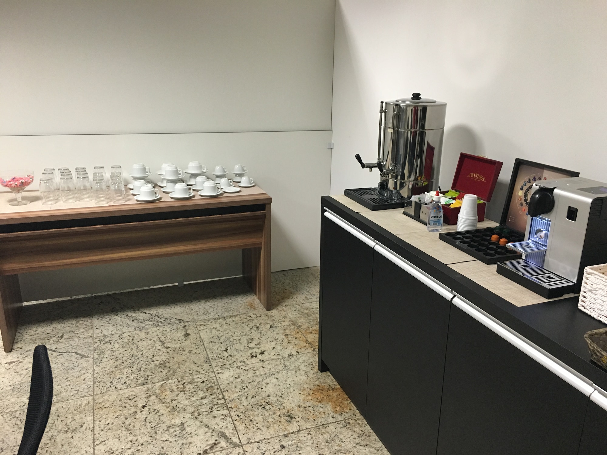 #3 of 3 images of Advantage VIP Lounge (Domestic)