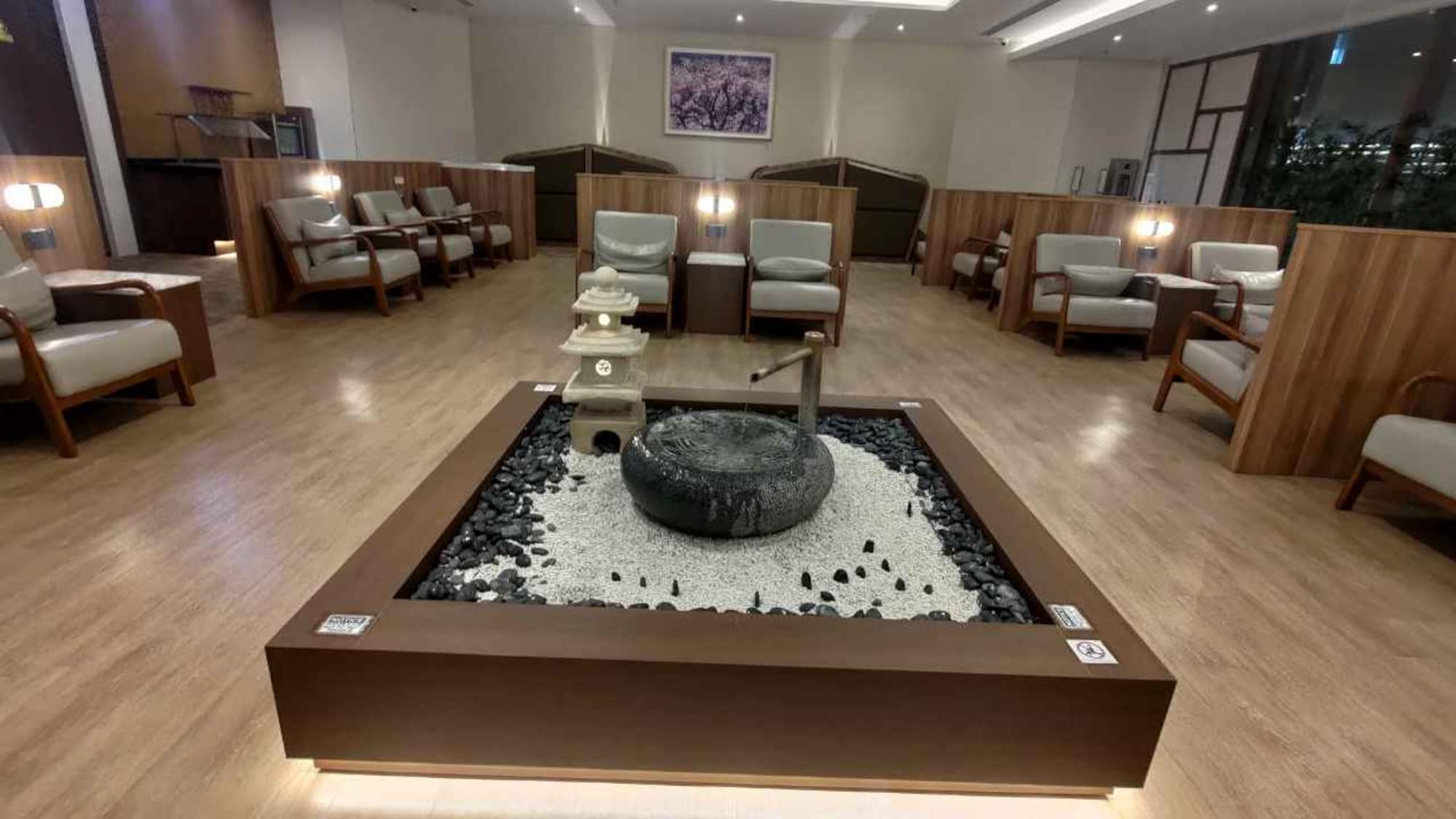 #4 of 5 images of SATS Premier Lounge