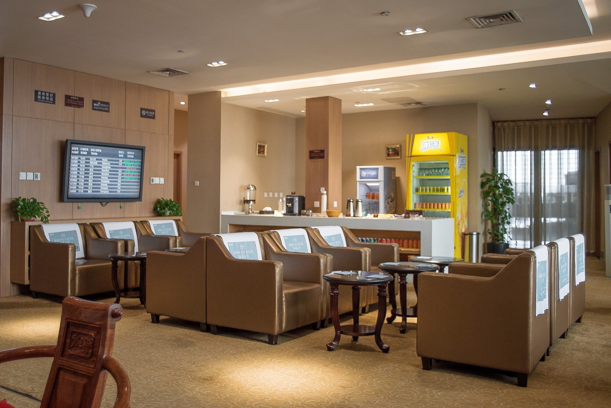 #1 of 5 images of First Class Lounge (No. 18)