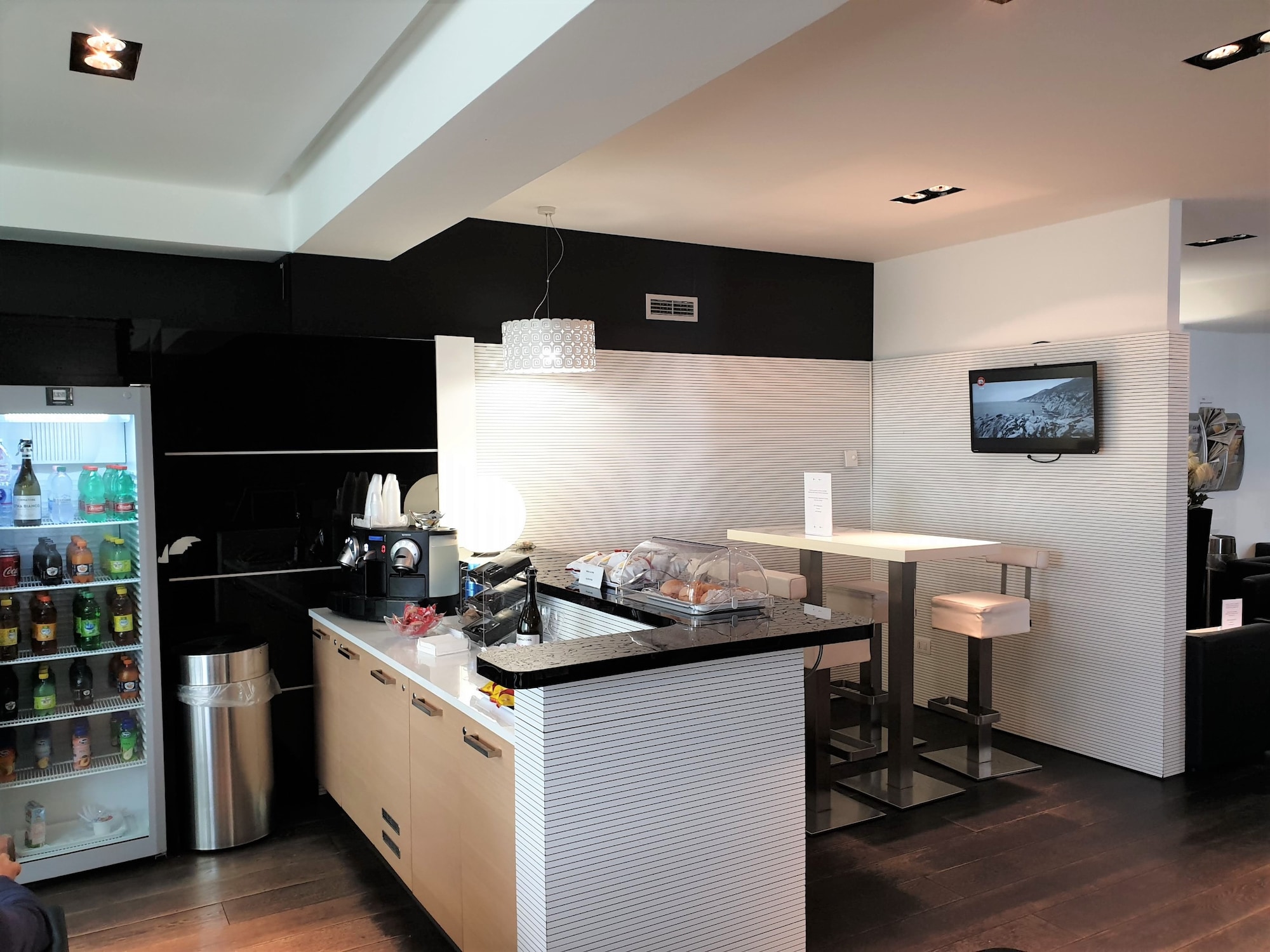 #1 of 5 images of VIP Lounge 'Angelo D'Arrigo'