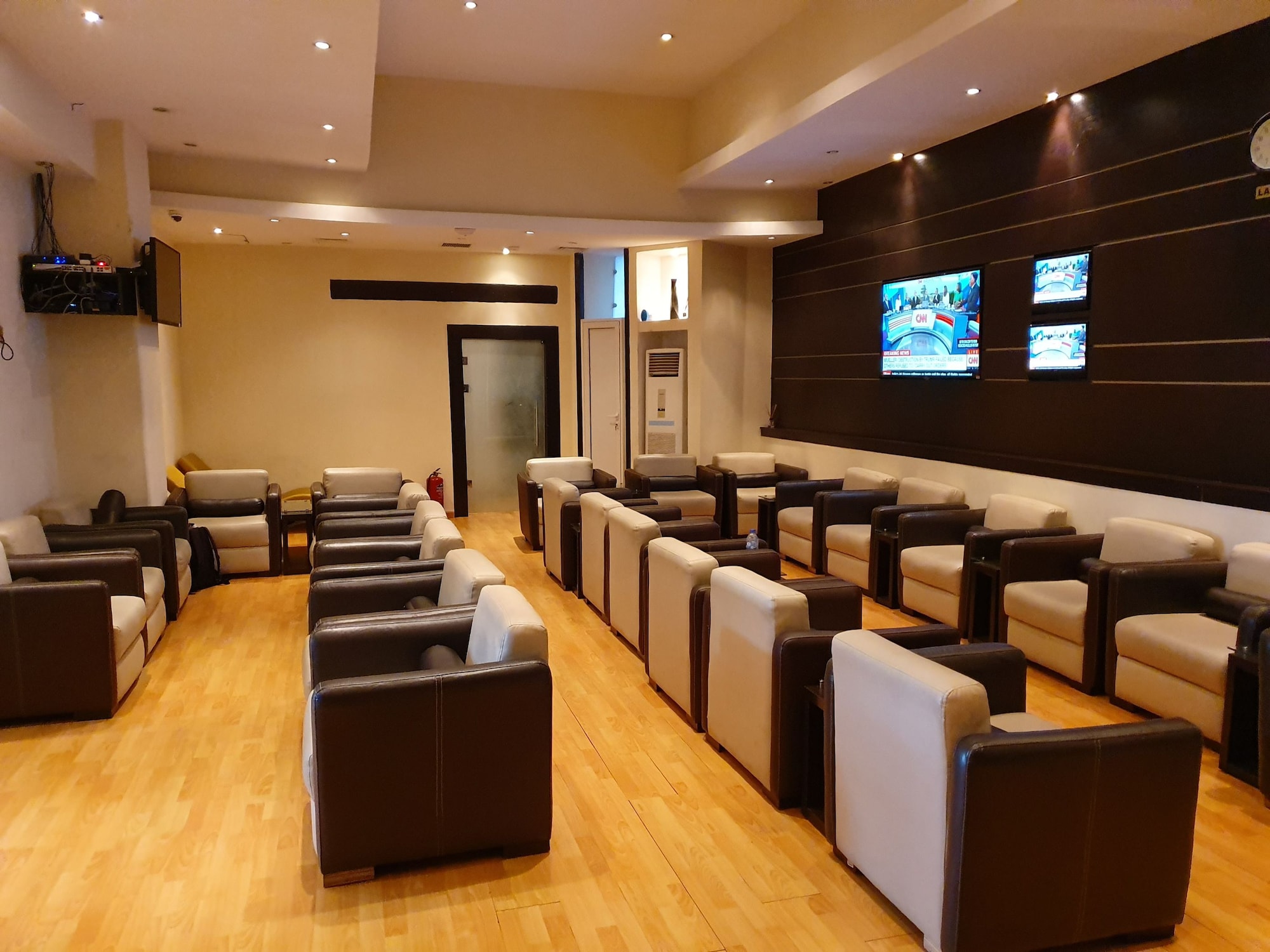 #3 of 5 images of Skyway Premium Lounge