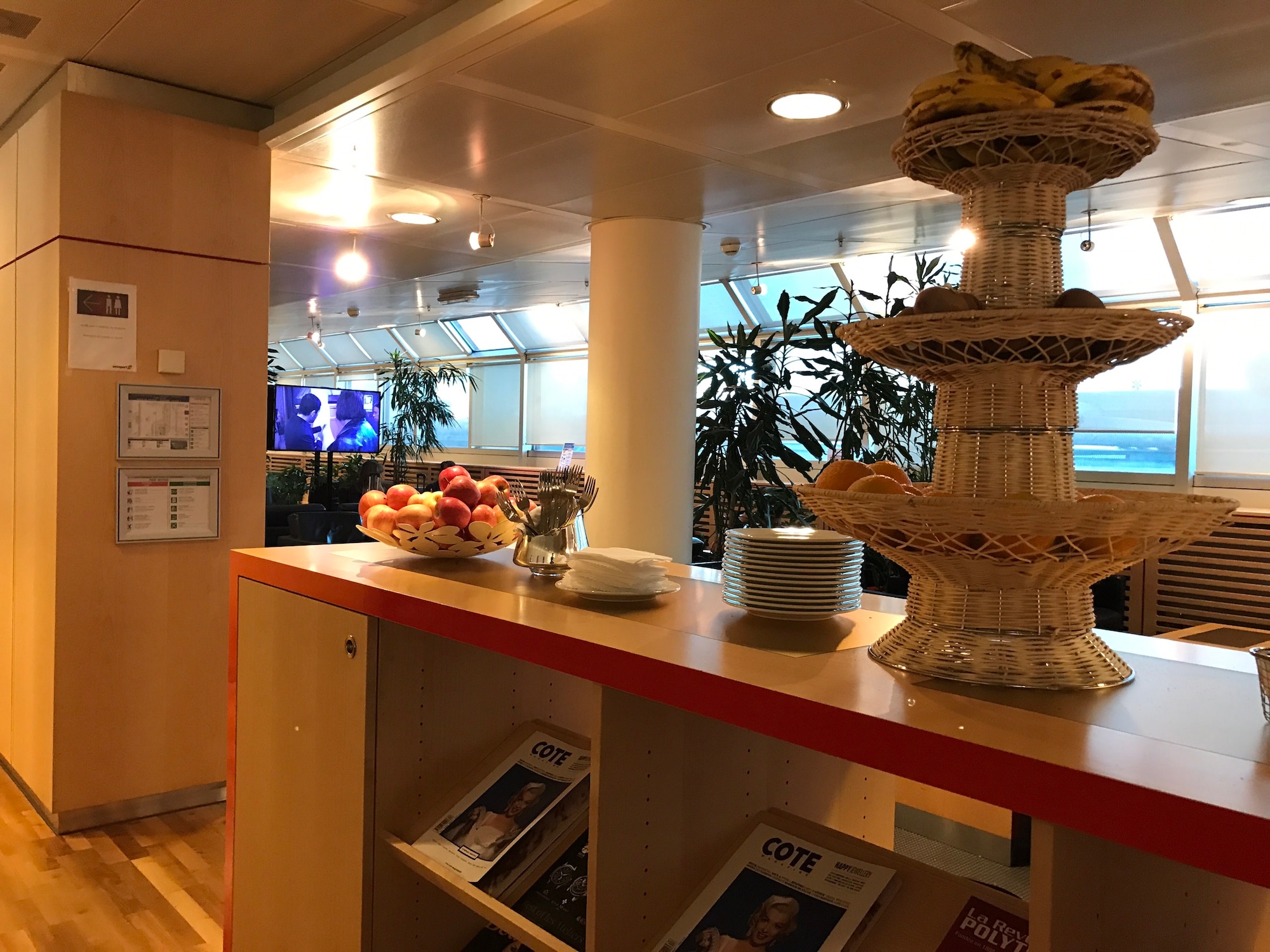 #2 of 5 images of Horizon Lounge