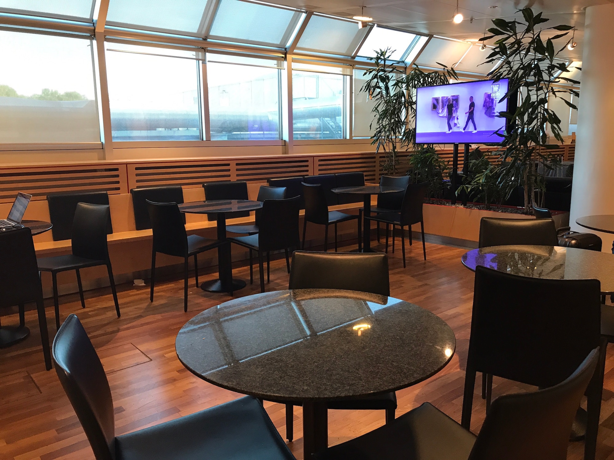 #1 of 5 images of Horizon Lounge