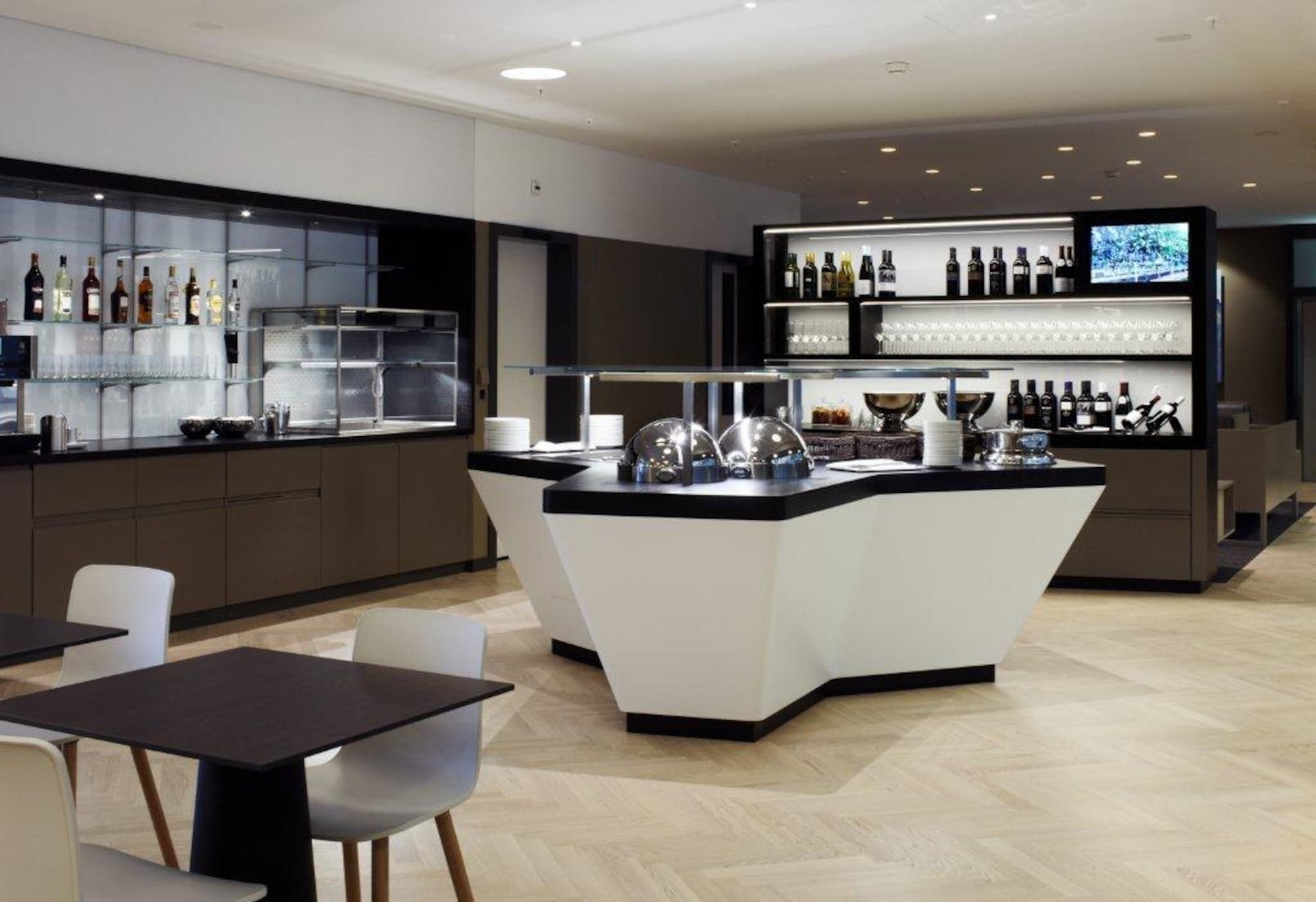 #2 of 5 images of Aspire Lounge