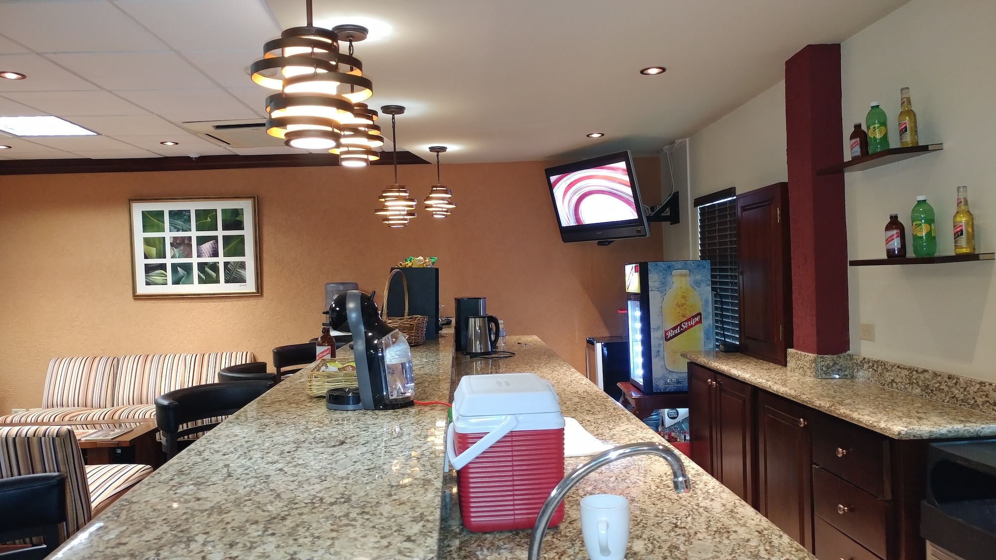 #5 of 5 images of Club Kingston Arrivals Lounge